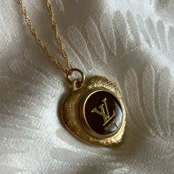 Louis Vuitton Gold Heart Pendant Necklace - Picture 5 of 9
